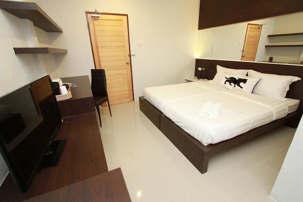 Bed By City Hotel Банкок Екстериор снимка