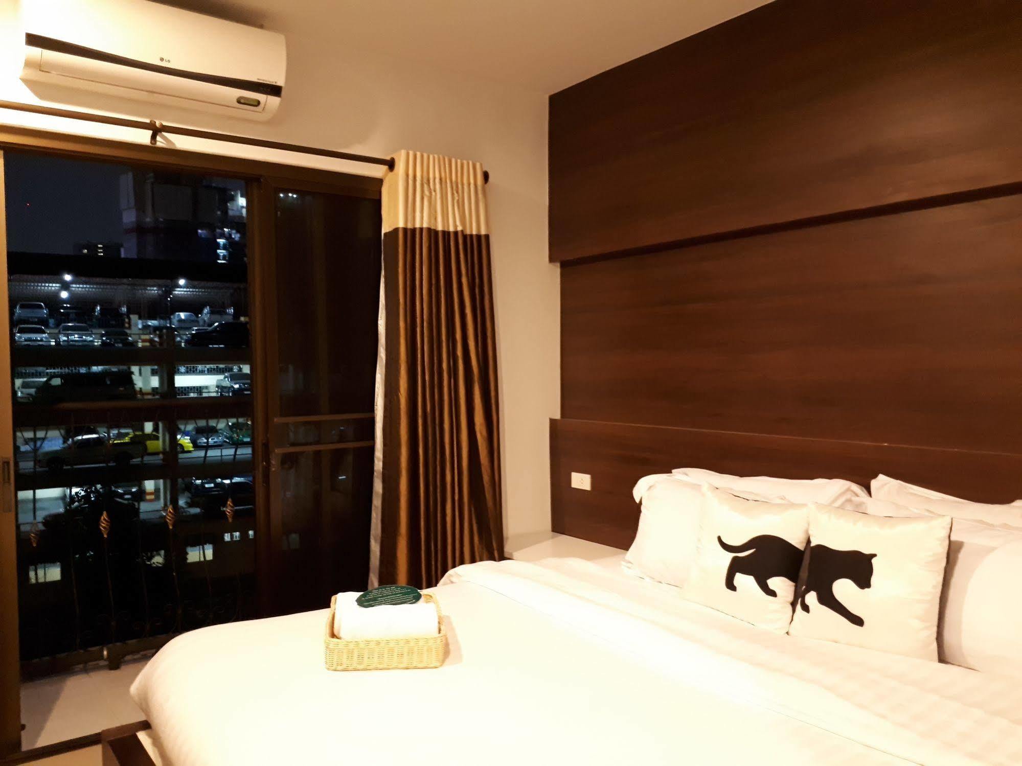 Bed By City Hotel Банкок Екстериор снимка